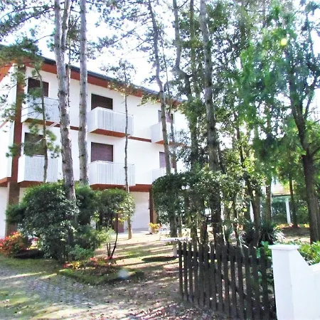 Apartamento Amazing In Caorle With Communal Pool Bibione