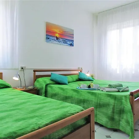 Amazing In Caorle With Communal Pool Apartman